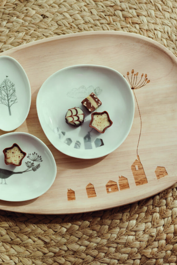 Wonderland tray small town